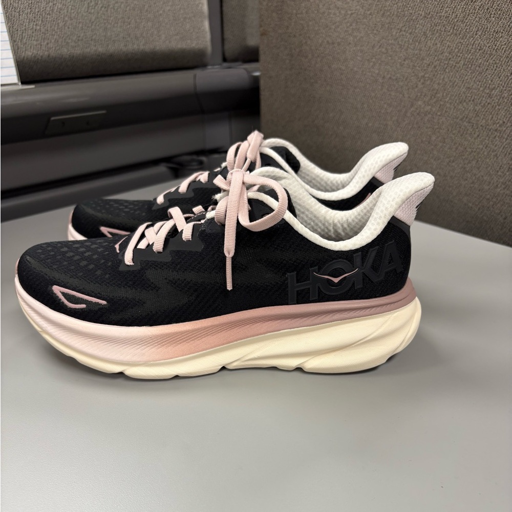 Women’s Hoka Clifton 9
Excellent Used Condition!